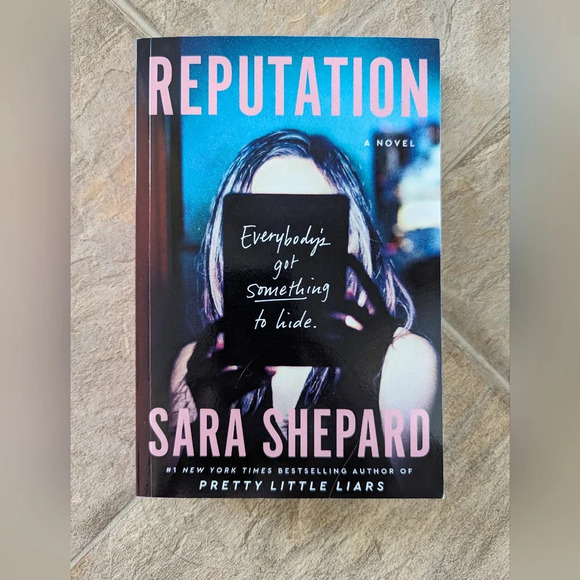 Reputation everybody's got something to hide novel, Sara Shepard paperback book - Picture 1 of 3